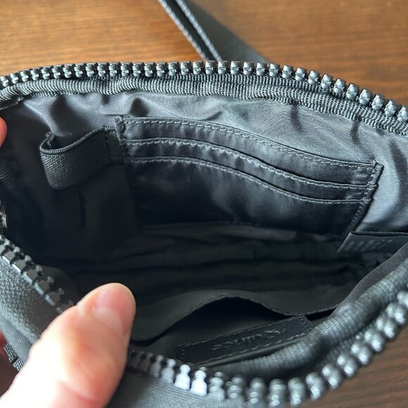 Quince All Day Neoprene Phone Sling - Picture 3 of 4